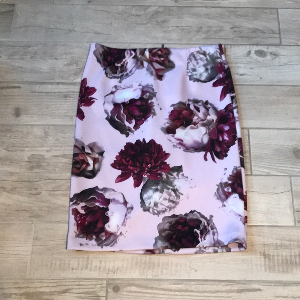 ⬇️TAHARI PENCIL SKIRT - SIZE 10